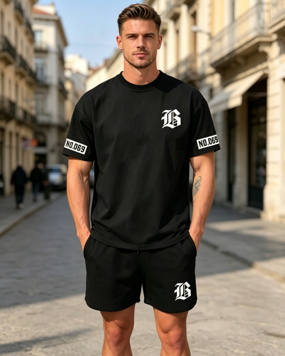 [S-6XL] Ez az új férfi melegítőruha egy rövid ujjú pólóból és egy rövidnadrágból áll. A szabásvonal egyszerű és stílusos, kényelmes és légáteresztő, így alkalmas munkára, futásra és fitneszre.